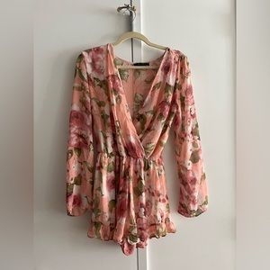Honey Punch Long sleeve pink floral romper size small
